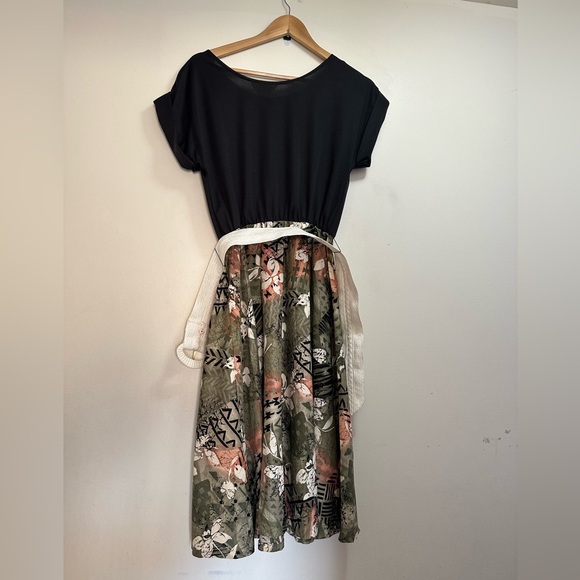 Vintage 1990s Women’s Studio 36
Black Floral Midi Dress With White Belt Size 10 - Picture 2 of 14